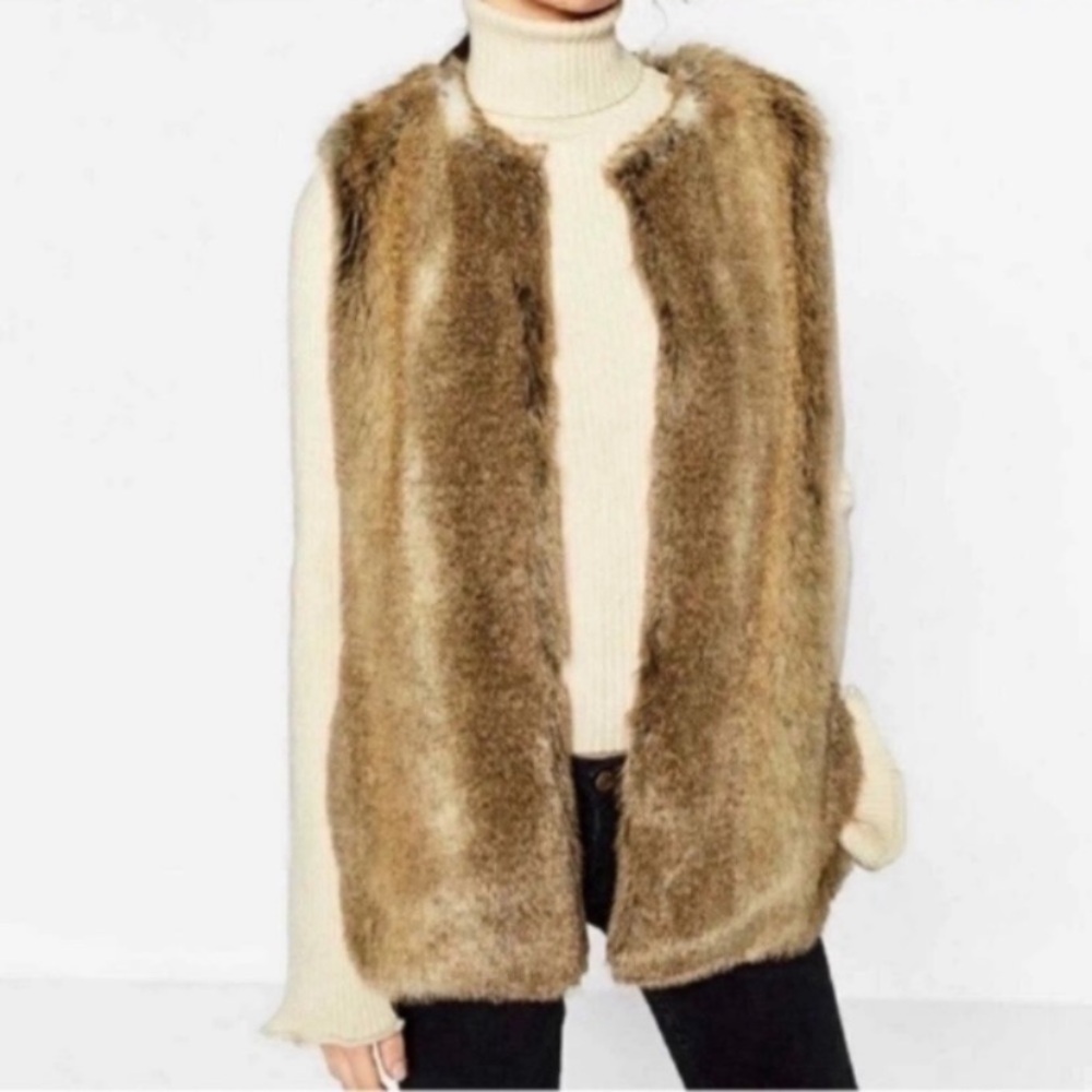 ZARA Cozy Faux Fur Vest Wonen